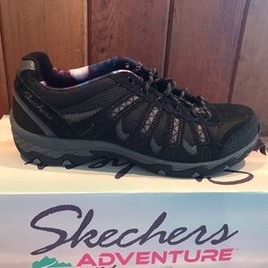 Women’s Skechers shoes size 5